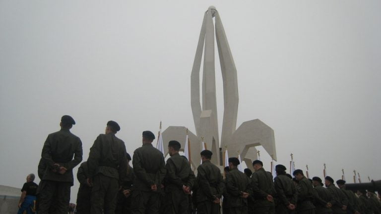 Na koti Bandera kod Gradačca otvoreno spomen obilježje “Ljiljan” borcima Armije RBiH (VIDEO+FOTO)