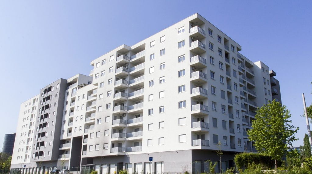 u fbih trenutno na trzistu nekretnoina rastu cijene prosjecnih stanova i kuca a padaju cijene zemljista