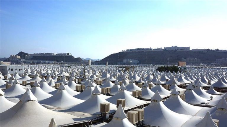 Dan Arefata: U jeku pandemije ograničeni broj budućih hadžija stigao u Minu, danas na Arefatu