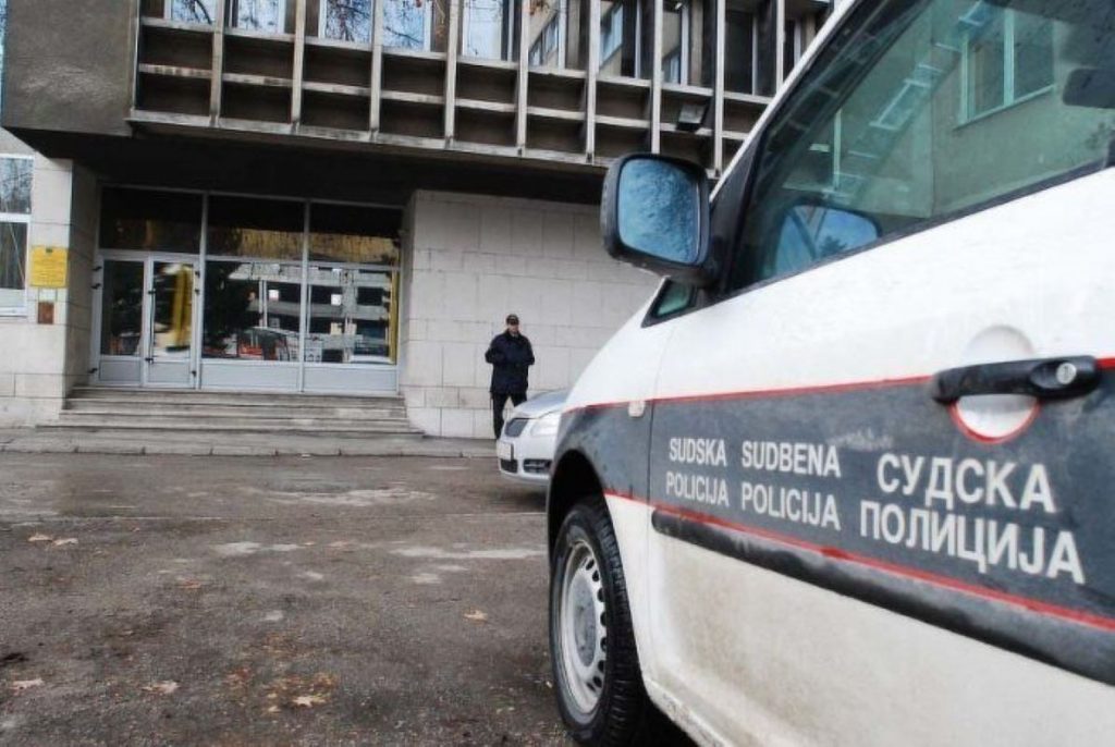 tuzilastvo tk predlozilo je opcinskom sudu jednomjesecni pritvor za sluzbenika pu lukavac