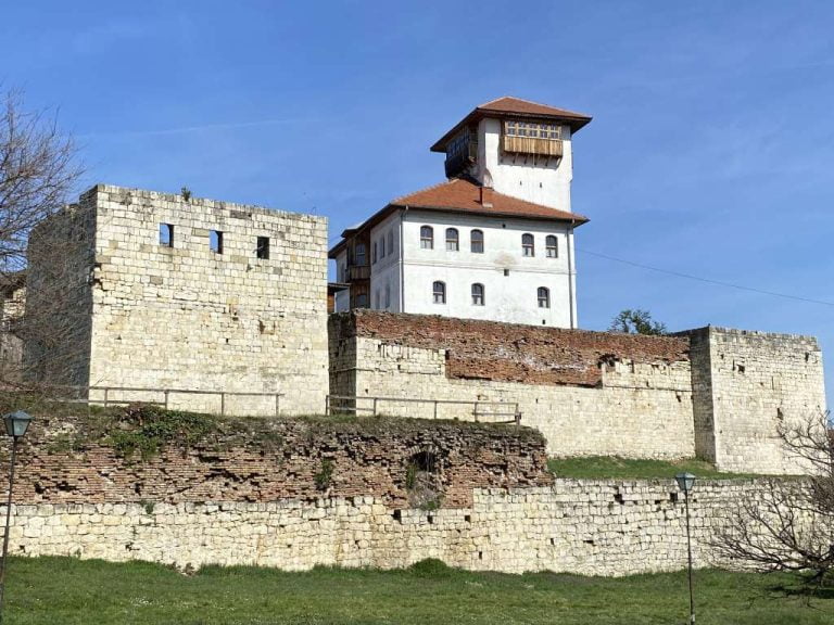 danas ce u bih preovladavati suncano vrijeme uz umjerenu oblacnost temperature ce se kretati od 30 do 36 stepeni celzijusa