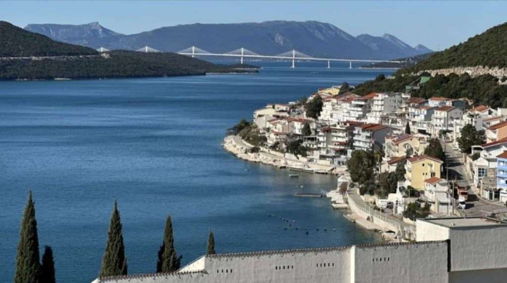 umjereni zemljotres jacine 3,1 stepena po rihteru pogodio je sinoc hrvatsku a osjetio se i u hercegovini posebno u neumu