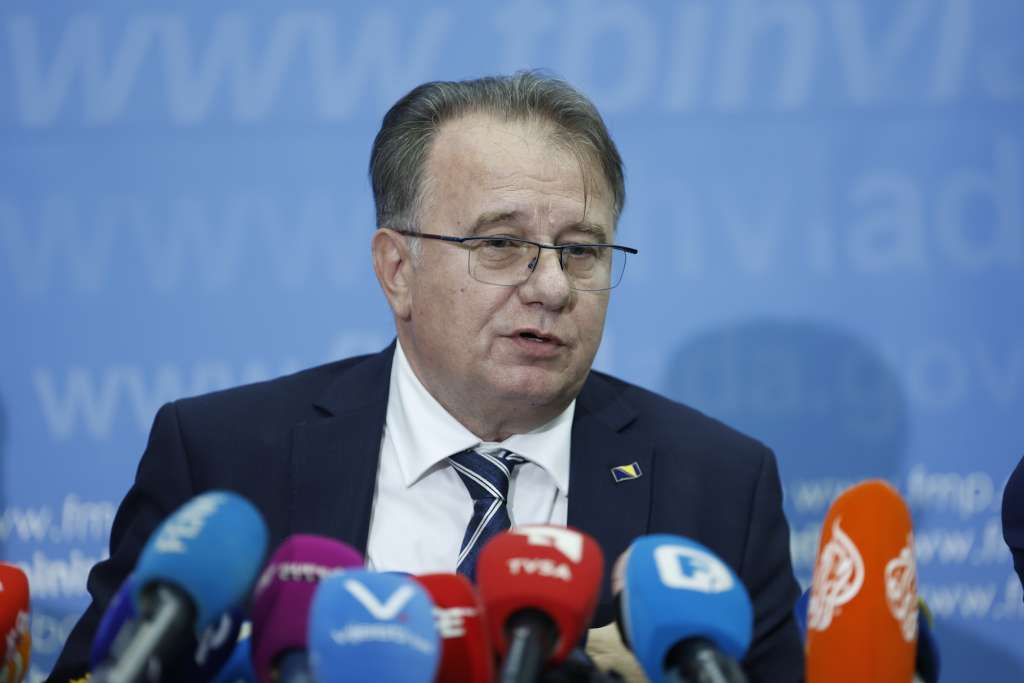 niksic je sa konferencije koja se odrzava u tuzli objavio da je vlada fbih najmanje zaduzena u regionu