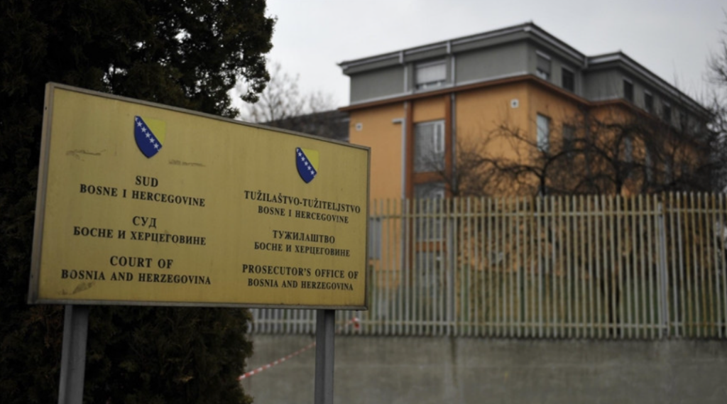 u sudu bih danas pocinje sudjenje milanu joveticu rajku calmicu i ostoji perisicu za zlocine pocinjene u srebrenici jula 1995 godine