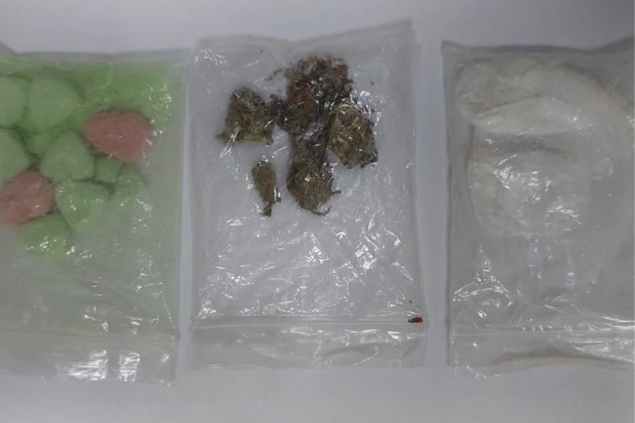 policija kod jajca uhapsila muskarca kod kojeg su tokom pretresa pronasli drogu