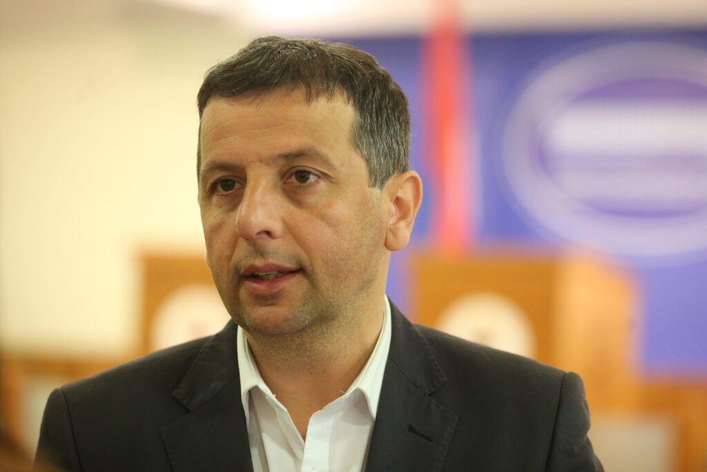 u istocnom sarajevu muskarac verbalno napao nebojsu viukanovica lidera liste za pravdu i red rs uputio mu pogdrne rijeci i psovke