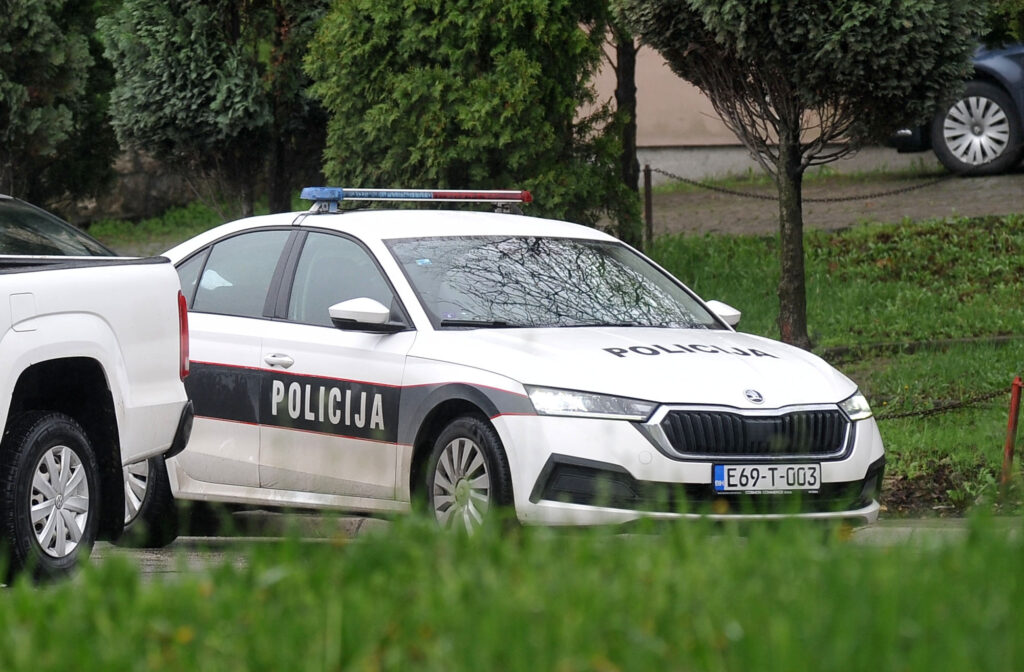 sluzbenici uprave policije mup-a tk u aprilu mjesecu oduzeli su 46 automobila vozacima koji su imali ogromne dugove za neplacene saobracajne kazne