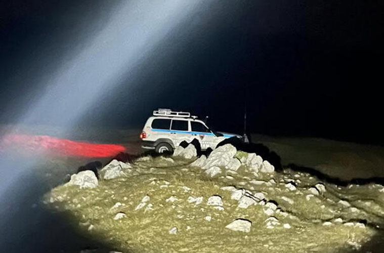 pripadnici pu foca i gss volf ucestvovali su u akciji spasavanja americkih drzavljana izgubljenih na planini maglic i tom prilikom su jednu osobu pronasli zdravu i zivu a jedna osoba je nazalost preminula