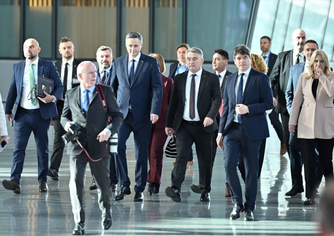 becirovic u briselu pozvao na dugorocno prisustvo nato snaga u bih rtvtk denis becirovic tokom boravka u briselu pozvao snage nato-a na dugoročno prisustvo u bih