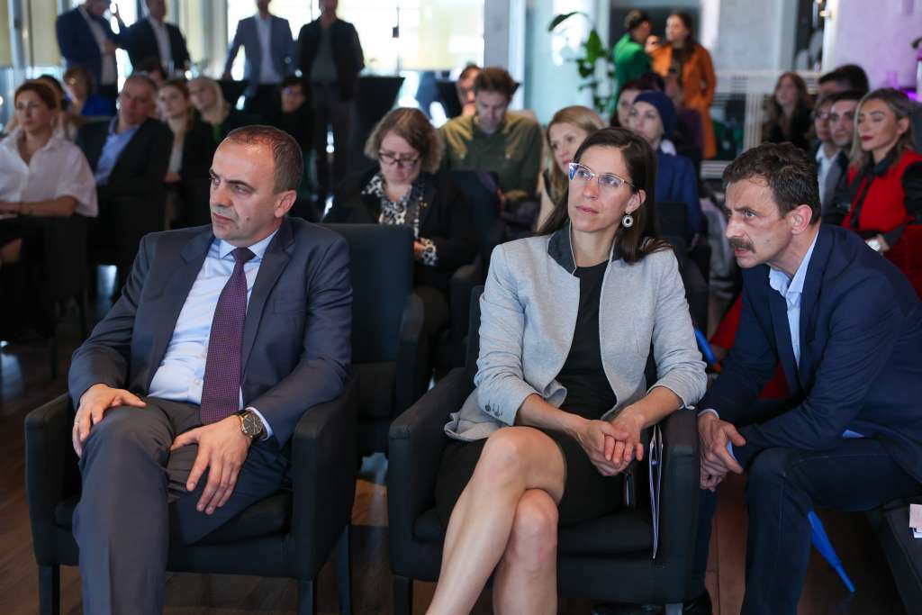 uz podrsku evropske unije cetiri ministarstva finansija u bih su dobila softver koji omogucava prelazak sa tradicionalnog budzetiranja na budzetiranje po programima