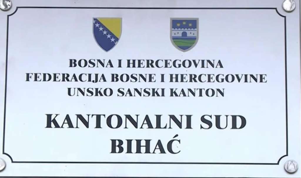 kantonalni sud u bihacu prvostepenom presudom osudio je fikreta abdica na 3 godine i 6 mjeseci zatvora radi nezakonitog omogucavanja imovinske koristi drugim osobama uvrijeme kada je bio na funkciji nacelnika opcine velika kladusa