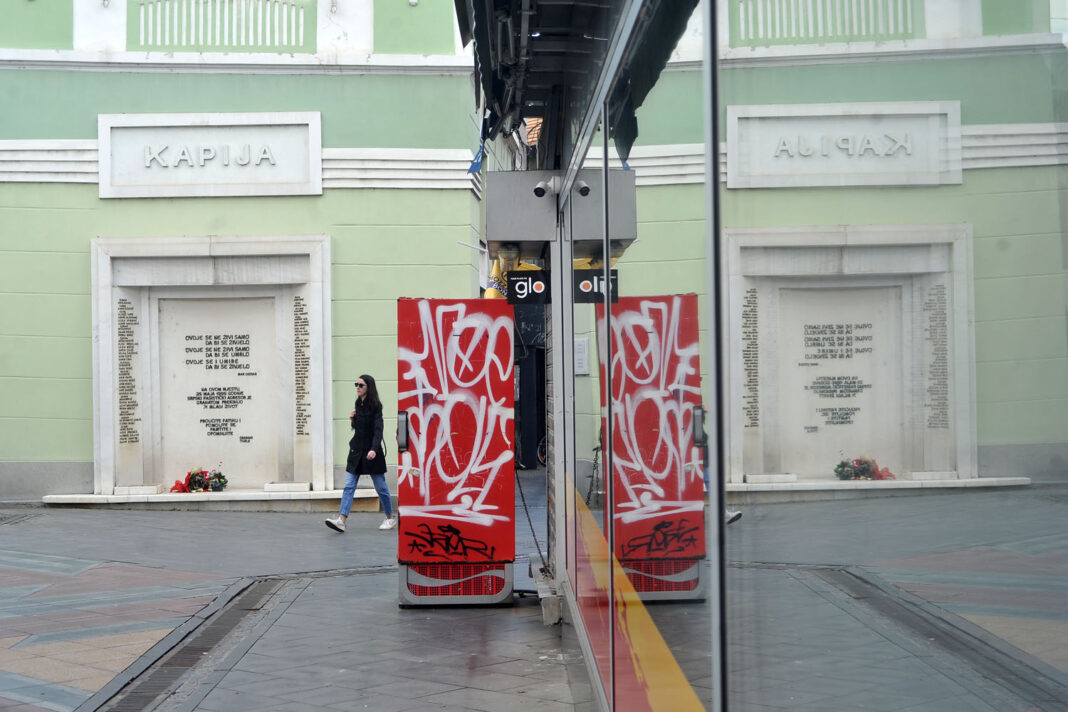 u gradskoj upravi tuzla odrzan je sastanak organizacionog od+b ora obiljezavanja 30 godisnjice od masakra na kapiji obiljezavanje pocinje 23 maja a centralna komemoracija je 25 maja