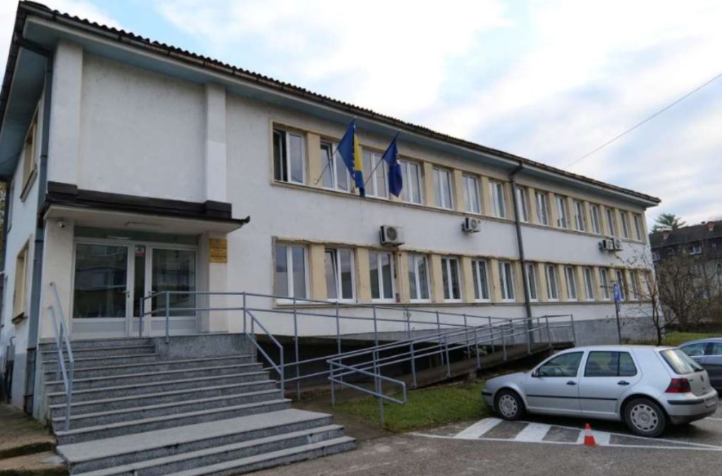 opcinski sud u lukavcu prihvatio prijedlog tuzilastva tk i odredio jednomjesecni pritvor za bracu ribic iz lukavca koji se terete za otmicu i premlacivanje tuzlaka