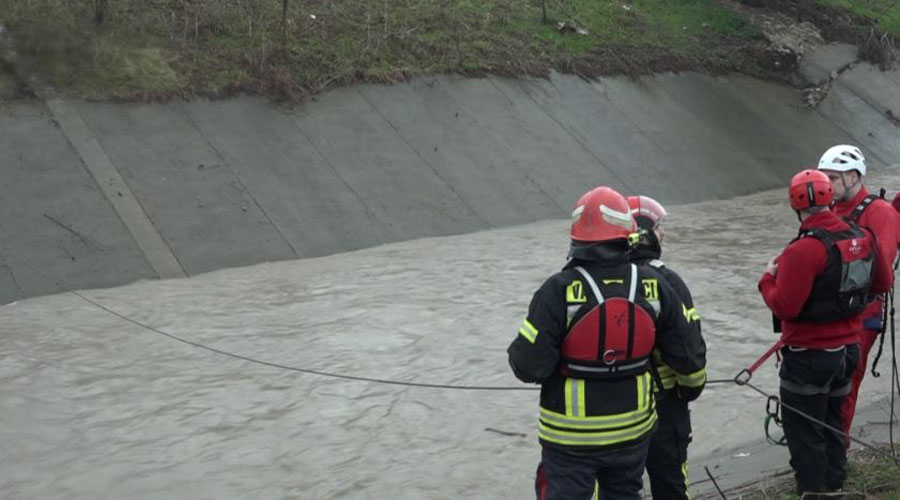 i danas je nastavljena potraga za nestalim policajcem u rijeci jali ikljucena tri specijalizovana tima mup-a tk