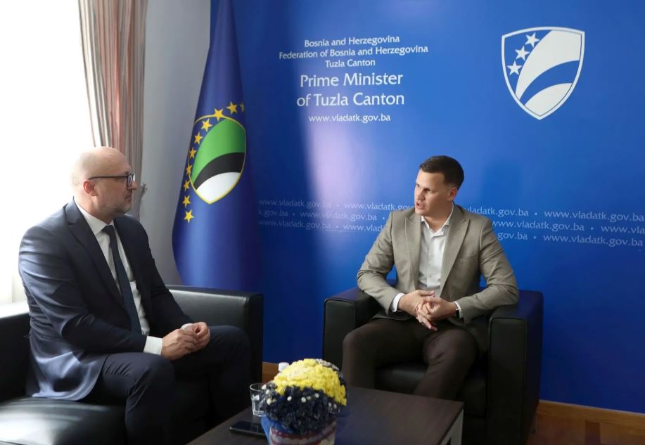 premijer unsko - sanskog kantona nijaz husic posjetio premijera tuzlanskog kantona irfana halilagica