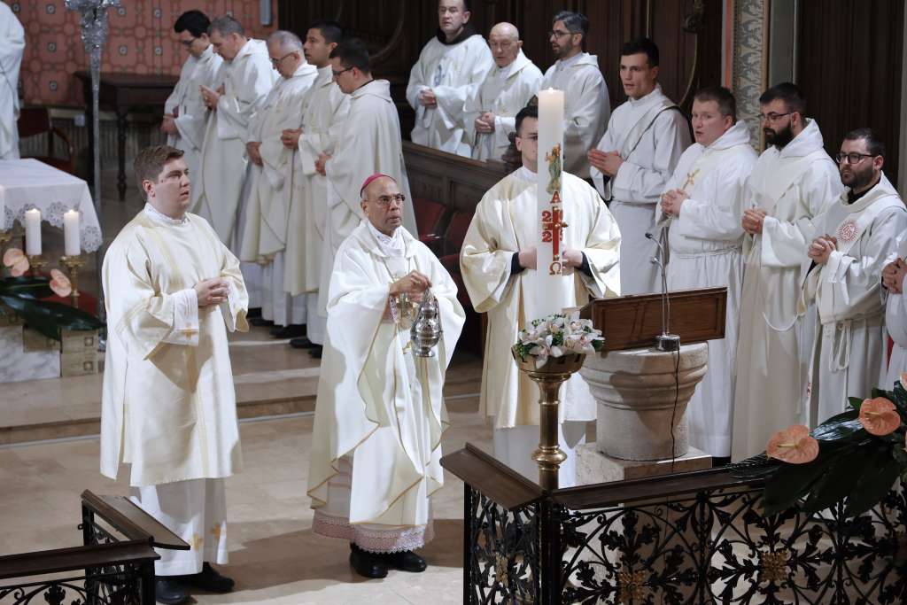 U sarajevskoj katedrali srca isusova sluzena msa zadusnica za papu franju