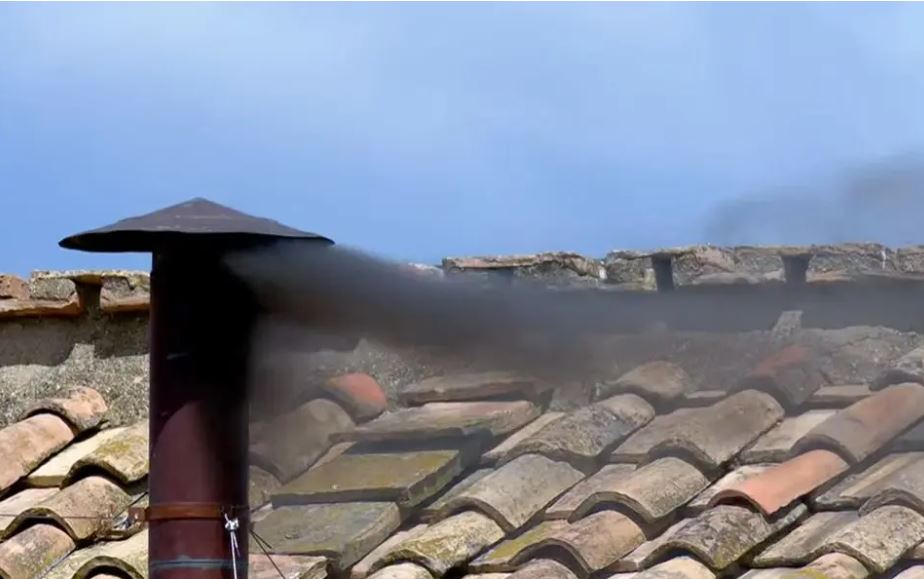 ni nakon drugog glasanja kardinala u vatikanu nije izabran novi papa a to je naznacio i crni dim iz sikistinske kapele