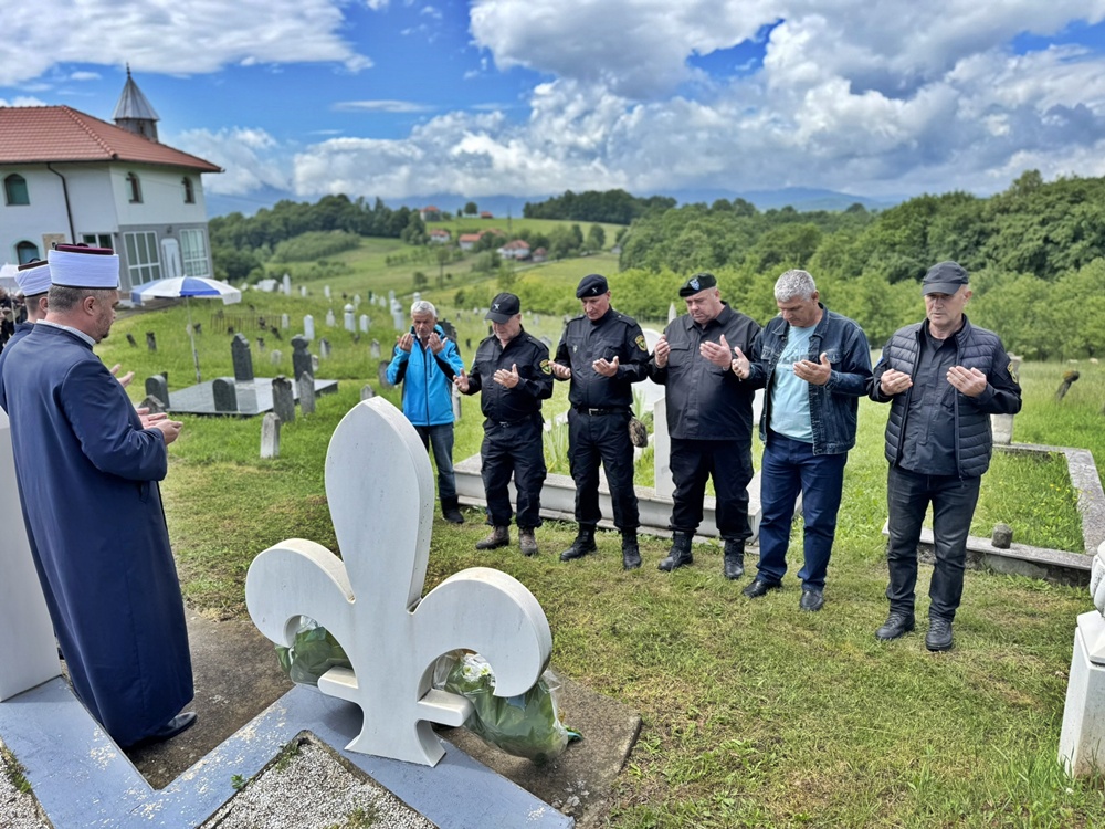 danas je u hemlijasu opcina kalesija obiljezena godisnjica ubistva civila