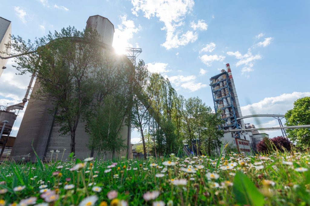 lukavac cement ustupa zemljiste za rekonstrukciju putne mreze na ulazu u lukavac i izgradnju vrelovoda