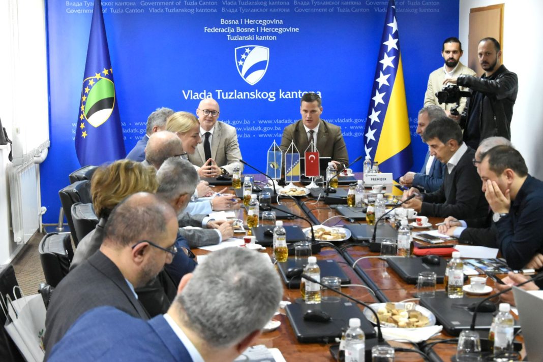 Premijer tuzlanskog kantona irfan halilagic organizovao je danas prijem za turske novinare koji u tk borave s ciljem izvjestavanja o turistickim potencijalima ovog podrucja