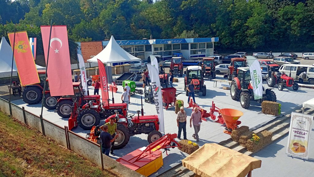 pripreme za sajam sljive u gradaccu vec uveliko traju a otvaranje 52 po redu zakazano je za kraj augusta