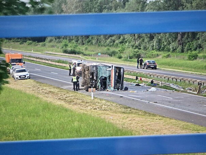 Obojici vozaca iz bih koji su osumnjiceni da su skrivili nesrecu na autoputu u hrvatskoj sud u sisku odredio jednomjesecni pritvor