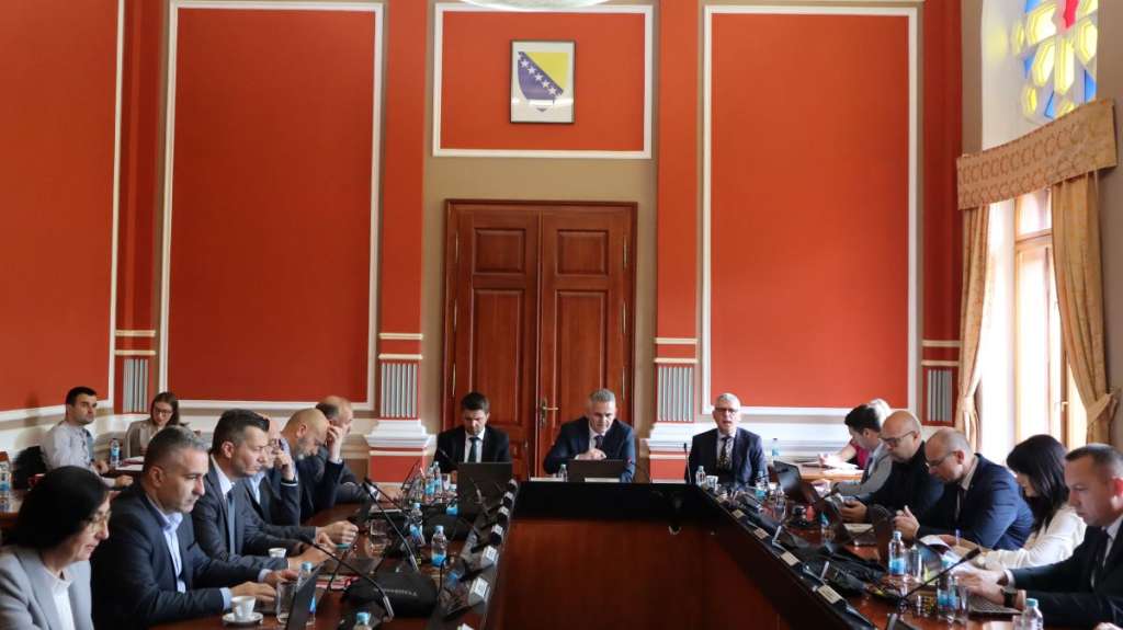 vlada brcko distrikta na danasnjoj sjednici je usvojila odluku o odobravanju tekuceg transfera i programu utroska sredstava u samozaposljavanju u poljoprivredi