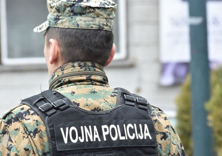 vojna policija os bih obavjestena je da je u noci sa nedejelje na ponedjeljeak logisticki cendar za skladištenjene os bih nadlijetalo dva nepoznata drona