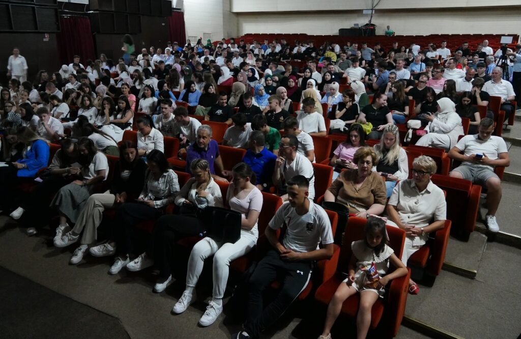 u bkc-u tk prikazan je film samir mehic bowie - pisma iz srebrenice pred vise od 400 srednjoskolaca