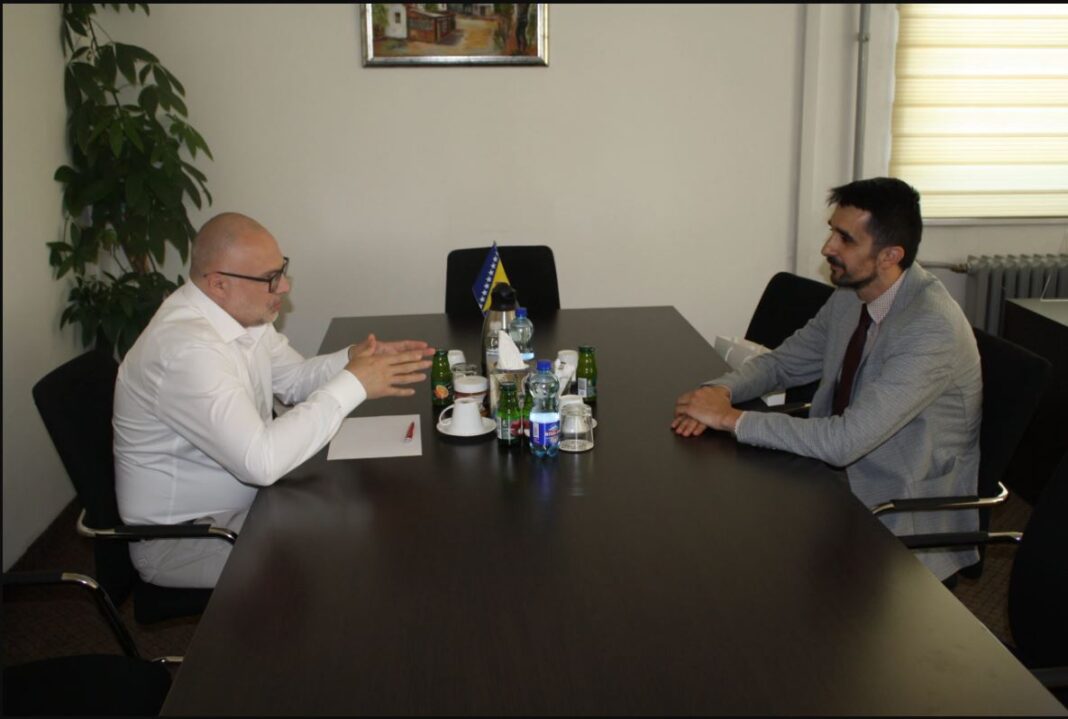 ministar obrazovanja i nauke tk ahmed omerovic sastao se danas sa zeljkom novakovicem predstavniko projekta europe house koji djeluje u okviru delegacije eu u bih