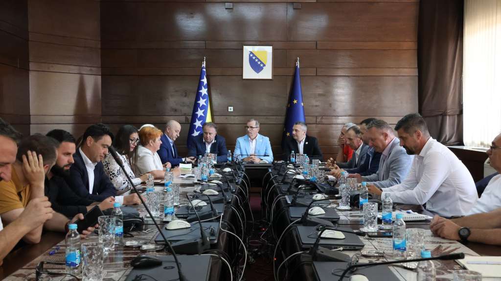 vlada fbih posvecna je potpuno aktivnostima vezanim za obiljezavanje 30 godisnjice genocida u srebrenici izjavio je premijer niksic