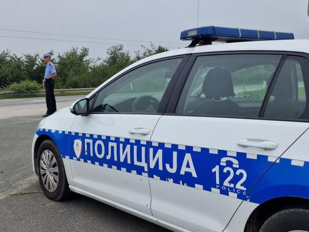 sluzbenici mup-a rs priveli su drzavljanina kine koji se sumnjici za navodjenje na prostituciju dvije kineskinje u doboju i banjojluci