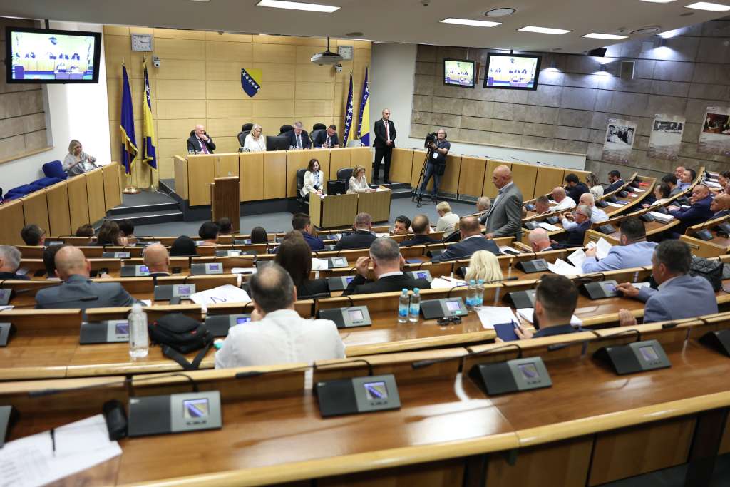 redovna sjednica predstavnickog doma parlamenta fbih prekinuta je jer nije bilo dovoljno glasova za predlozeni dnevni red