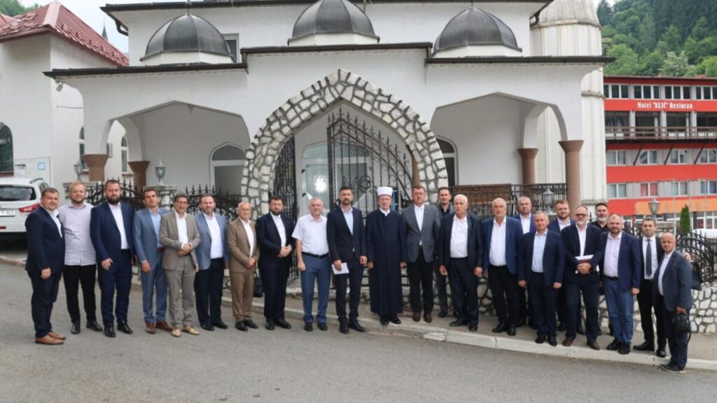 povodom 30 godina od genocida u srebrenici odrzana sjednica savjeta za vjerska pitanja muftijstva tuzlanskog
