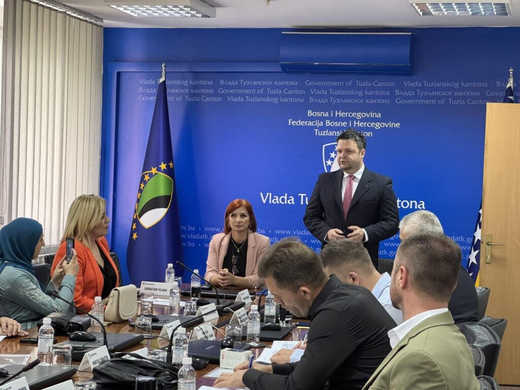 tuzlanski kanton i lokalne zajednice udruzenim snagama kao podrska mladima