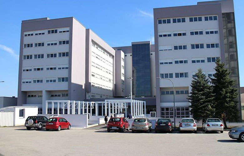 sedmogodisnja djevojcica koja je povrijedjena u saobracajnoj nesreci u celincu kod banja luke nalazi se u ukc rs i u kriticnom je stanju spojena je na aparate za mehaničku ventilaciju