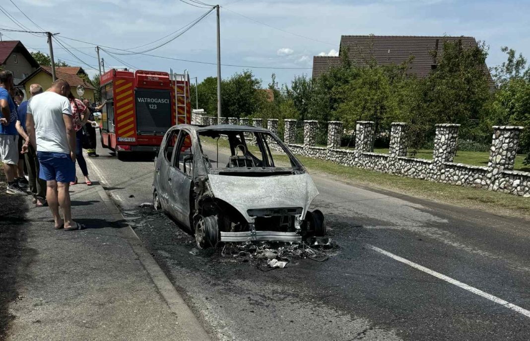 u sericima kodzivinica doslo do pozara na automobilu iz policije saopcili da se najvjerovatnije radi o samozapaljenju uslljed tejnicke neispravnosti vozila
