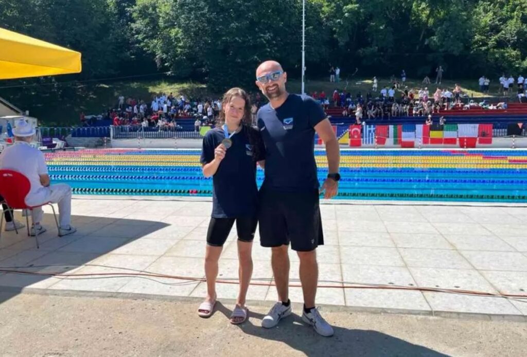 zerina vrabac plivacica kluba sport time i reprezentativka bih na mediteranskom kadetskom prvenstvu u beogradu osvojila je dvije zlatne i jednu bronzanu medalju