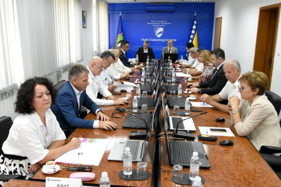 na redovnoj 19 sjednici vlada tk donijela je odluku o ulaganju milion maraka u opremanje civilne zastite