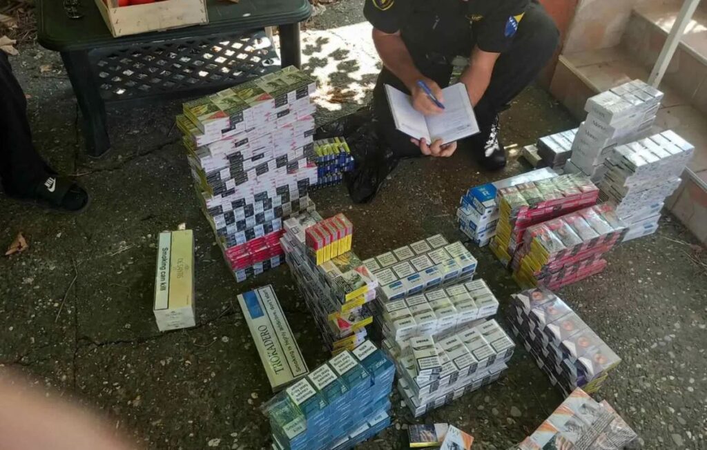 u akciji market 2 sluzbenici uio u tuzli oduzeli cigarete duhan bez dokumentacije