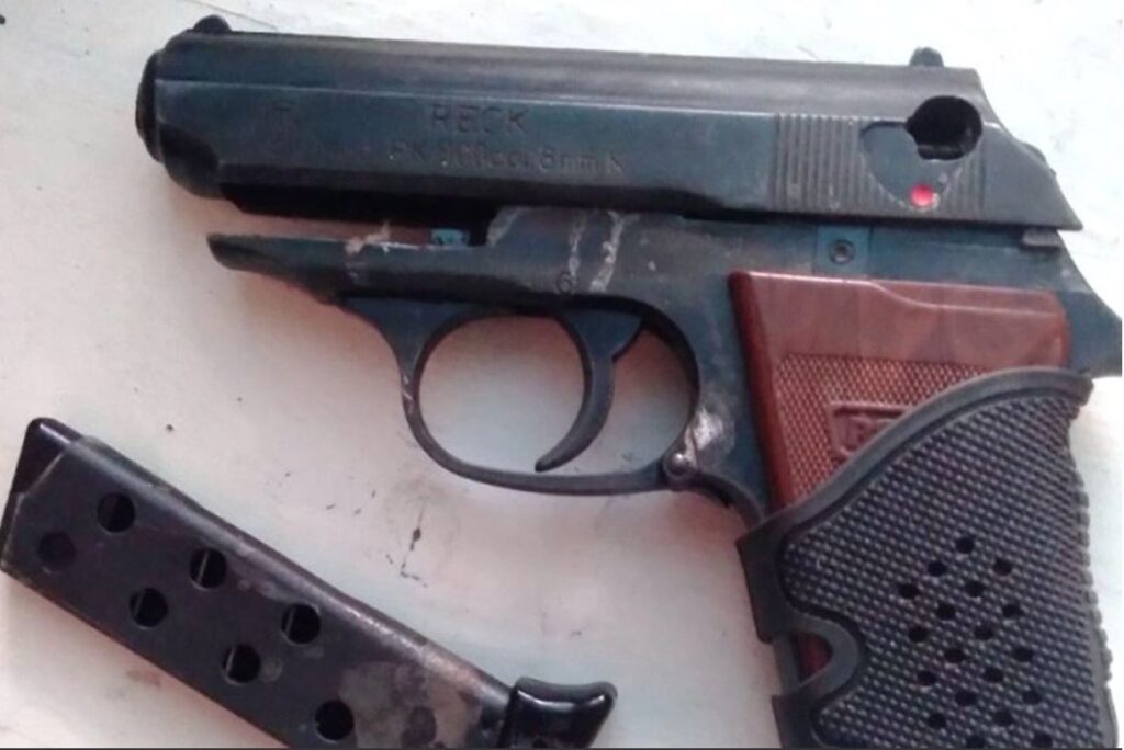 sluzbenici odjeljenja kriminalisticke policije pu zivinice jucer tokom pretresa pronasli i zapljenili oruzje i municiju kriminalisticke