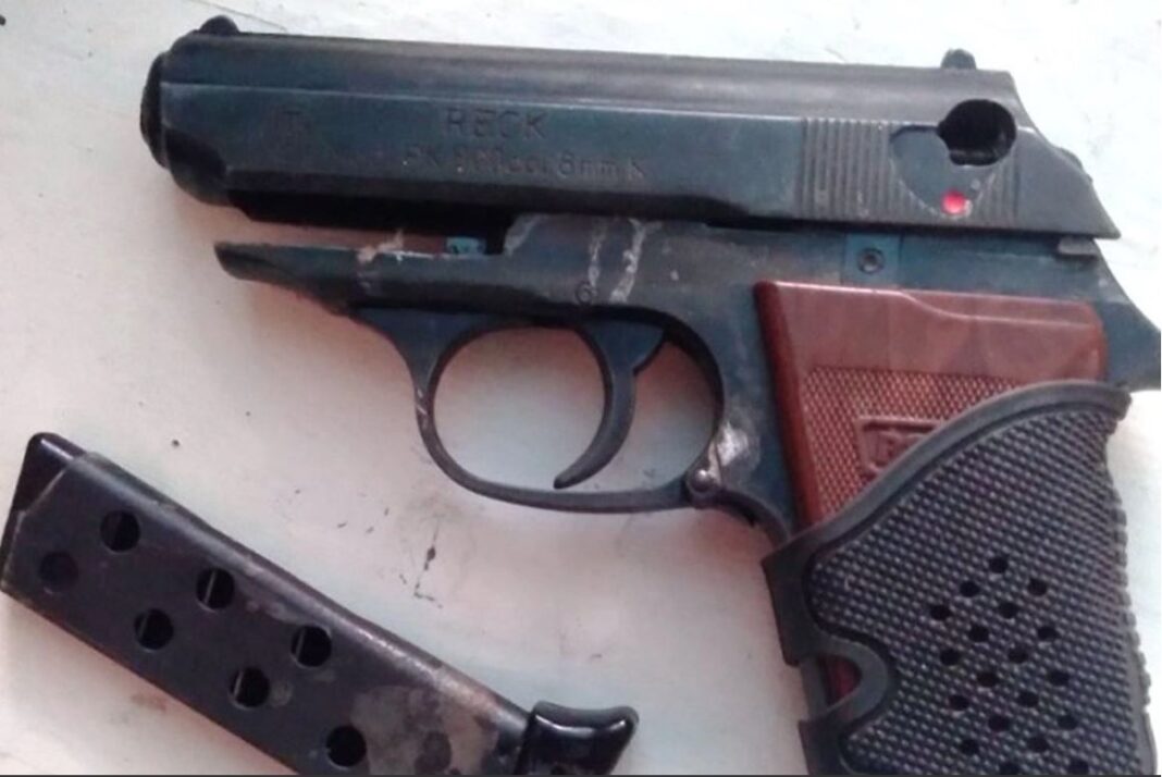 sluzbenici odjeljenja kriminalisticke policije pu zivinice jucer tokom pretresa pronasli i zapljenili oruzje i municiju kriminalisticke