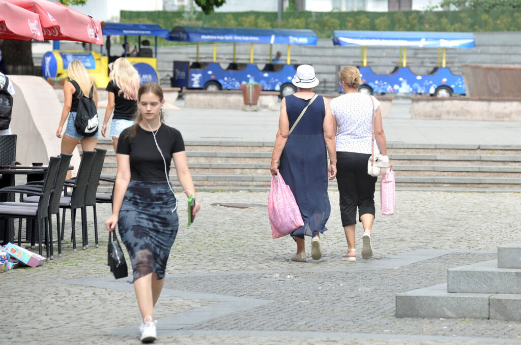 danas u bih suncano vrijeme dnevne temperature od 27 do 32 na jugu do 35 stepeni