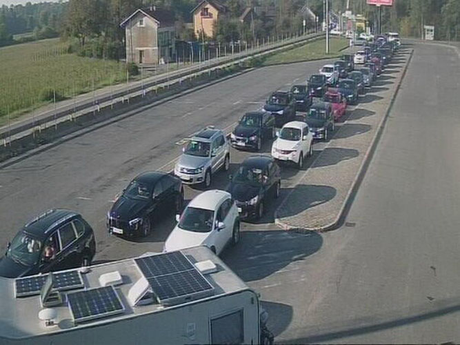jutros su na vecini granicnih prelaza u bih zabiljezene duge kolone vozila