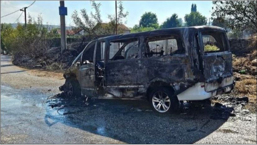 na putu blagaj - buna danas je u potpunosti izgoriuo kombi drzavljani turske koji su se nalazili u njemu na vrijeme su se izvukli