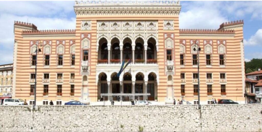 na danasnji dan 1992 godine sa polozaja vojske rs granatama je pogodjena i zapaljena sarajevska vijecnica jedan od najvecih kulturnih spoomenika bih