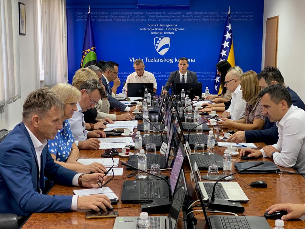 vlada tk je na 14 vanrednoj sjednici donijela odluku o izdvajanju skoro pola miliona za projekte u skolama sirom kantona