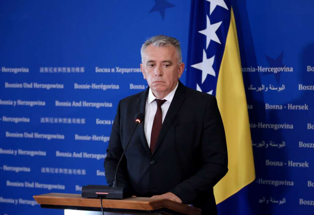 serif spago zastupnik sda u predstavnickom domu psbih upozorio da ako vijece ministara bih uskoro ne postigne dogovor drzava bi mogla ostati bez 400 miliona km